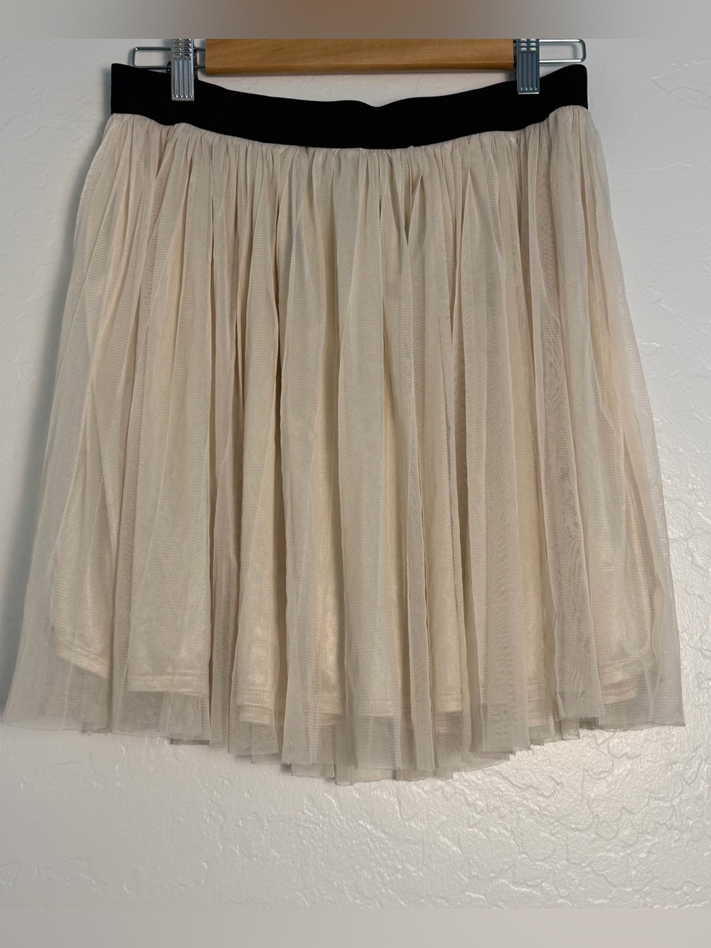 Forever 21 women's Large pleated Tulle Skirt Cream Waistband layering sheer mesh